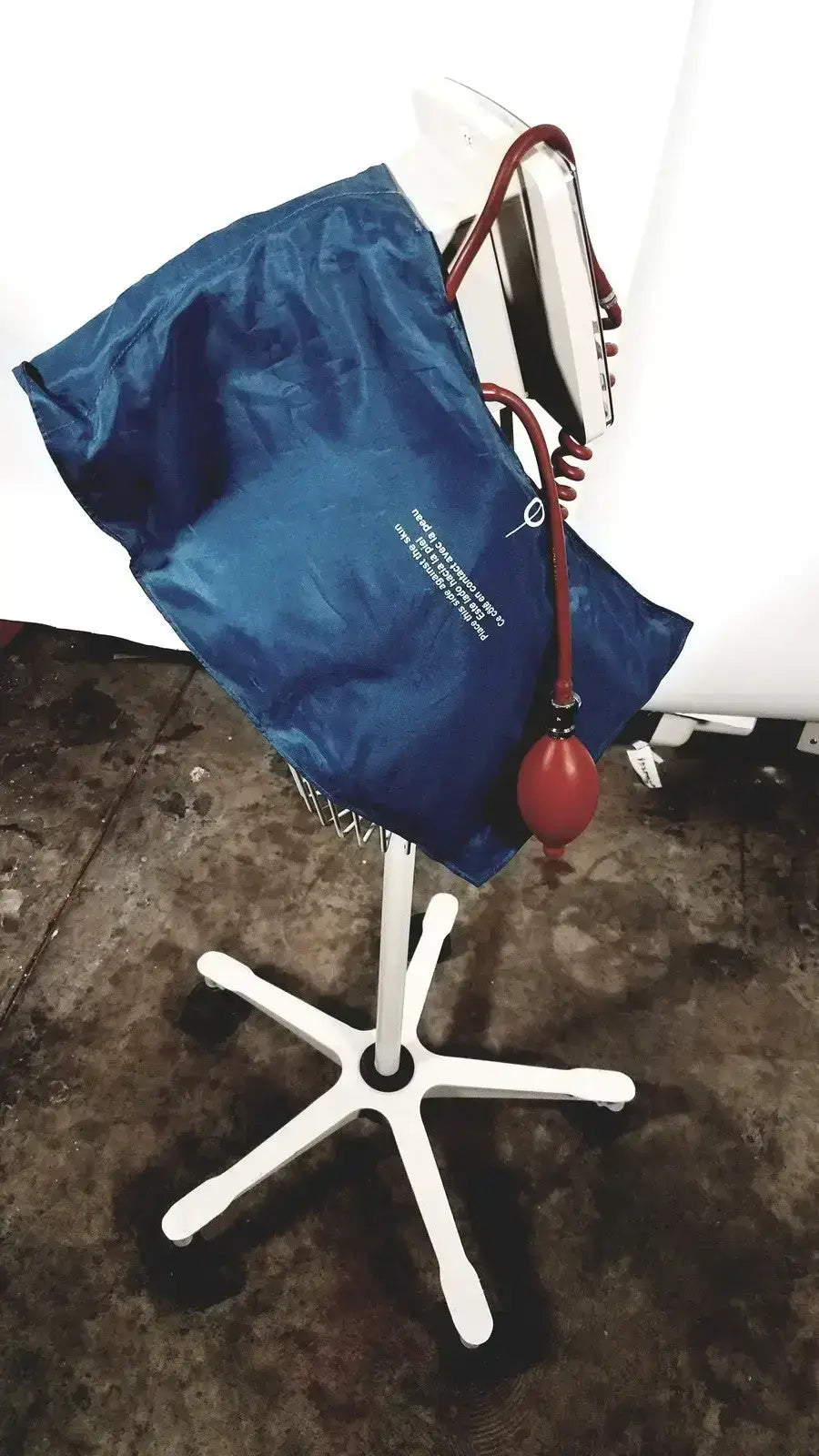 Baum Baumanometer Roll By Aneroid Sphygmomanometer Mobile BP Monitor Unit Sphygmomanometer, second-hand product photo 3