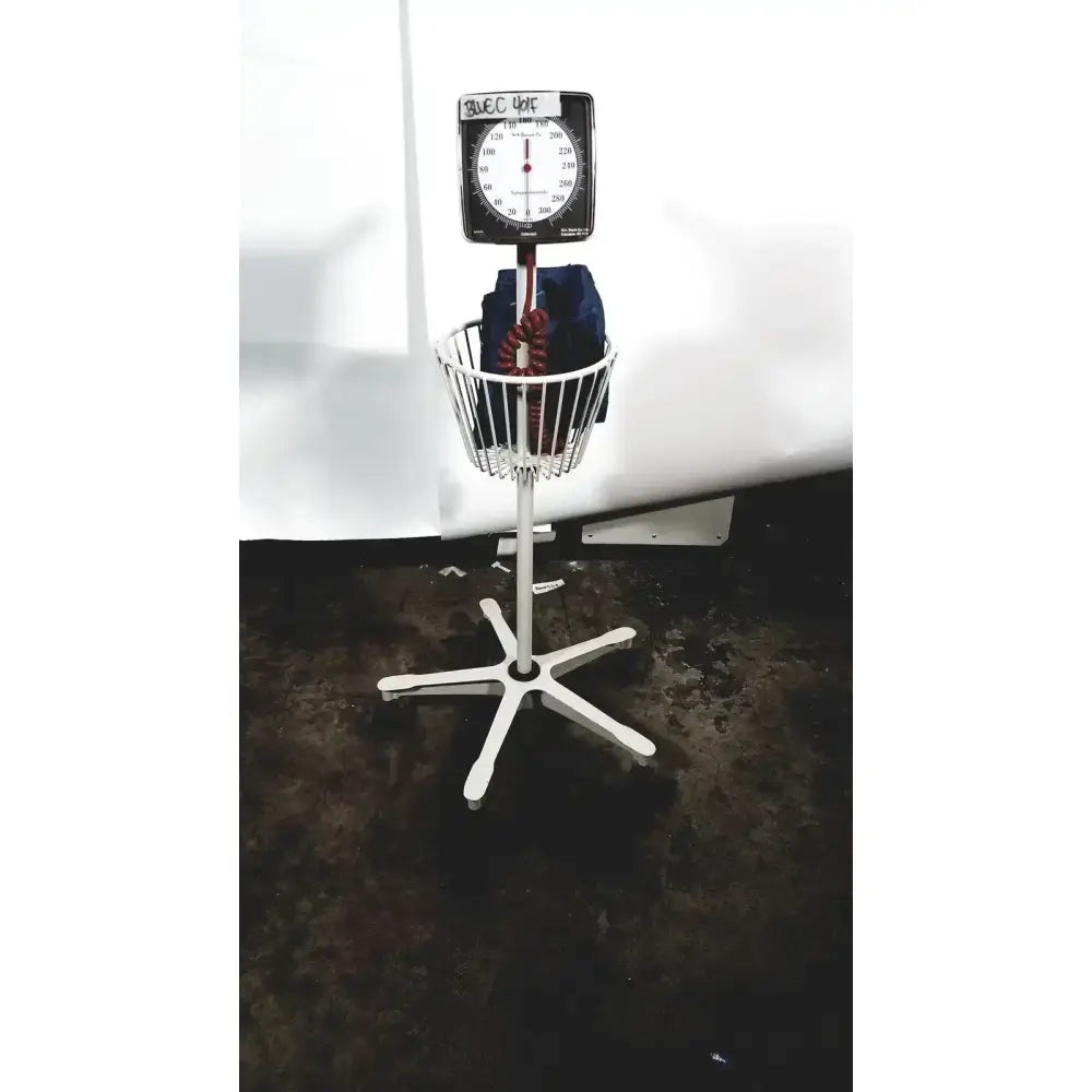 Baum Baumanometer Roll By Aneroid Sphygmomanometer Mobile BP Monitor Unit Sphygmomanometer, second-hand product photo 1