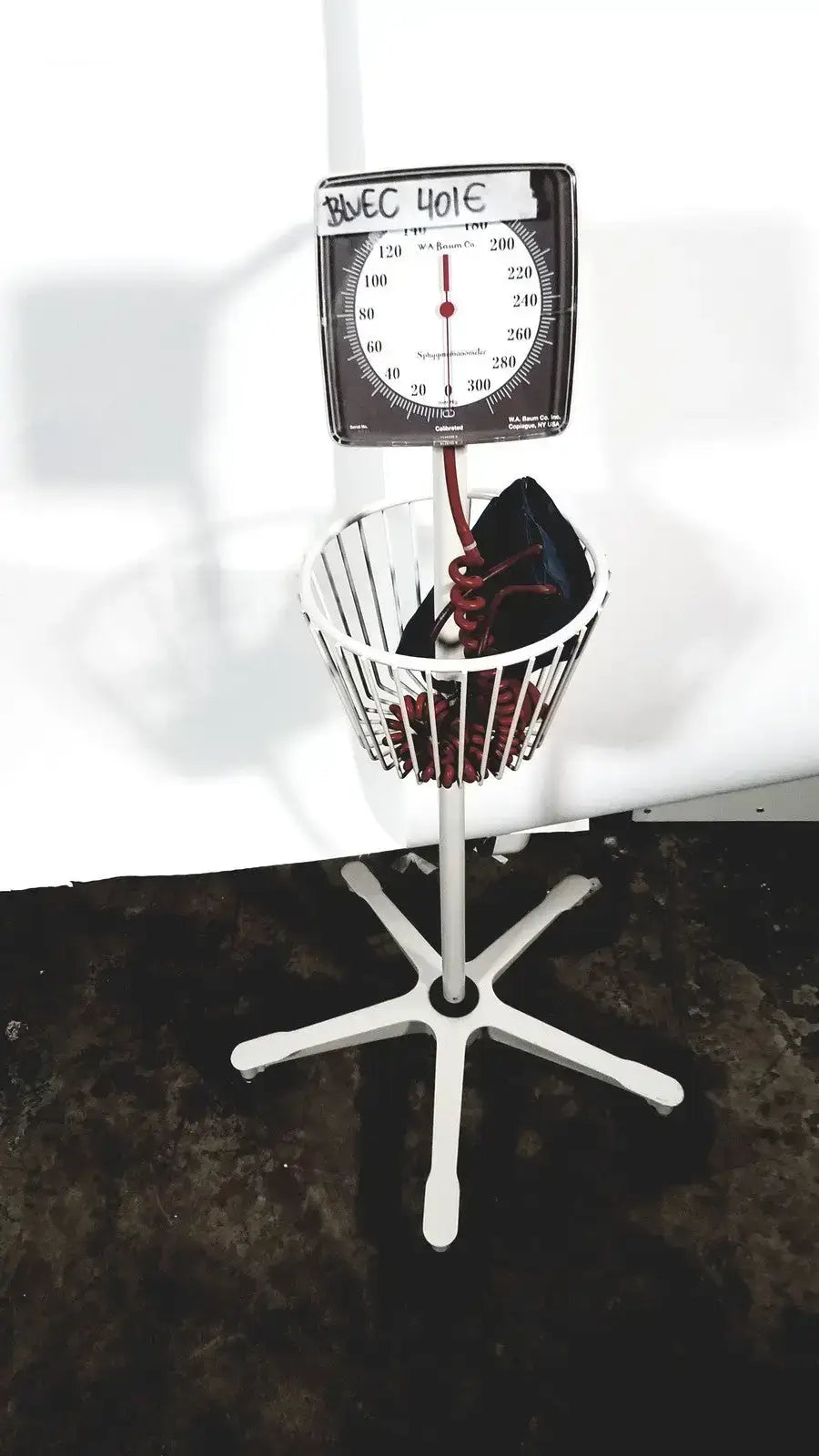 Baum Baumanometer Roll By Mobile Aneroid Sphygmomanometer Blood Pressure Unit Aneroid Sphygmomanometer, second-hand product photo 1