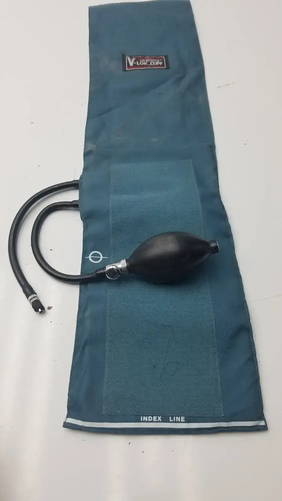 Baumanometer Calibrated V-Lok Cuff Large Arm Size Range 22 to 47 cm Blood Pressure Cuff, second-hand product photo 1