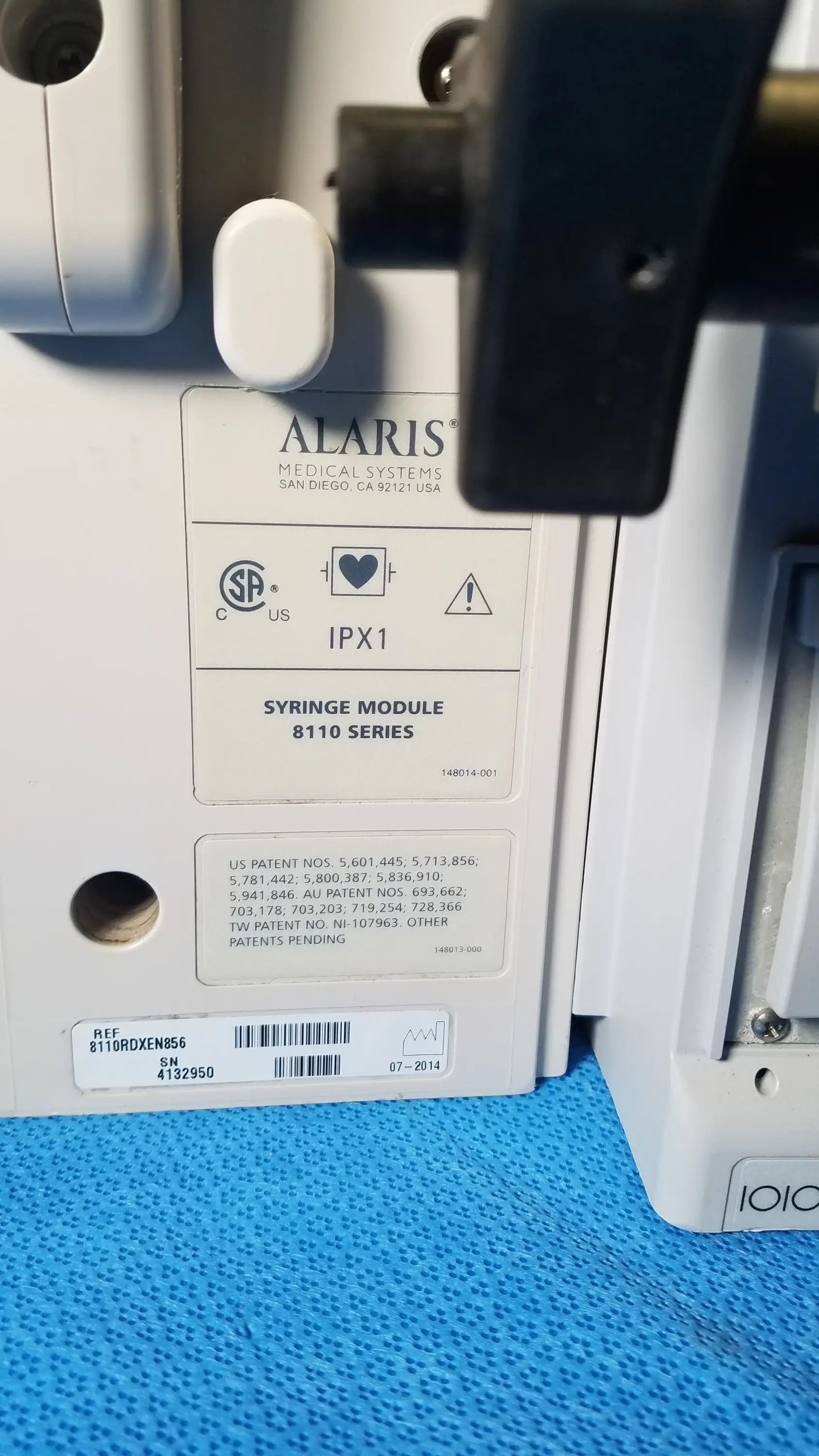 BD Alaris 8015 PC Pump With 2x 8100 Modules Modular Infusion Pump System, second-hand product photo 12