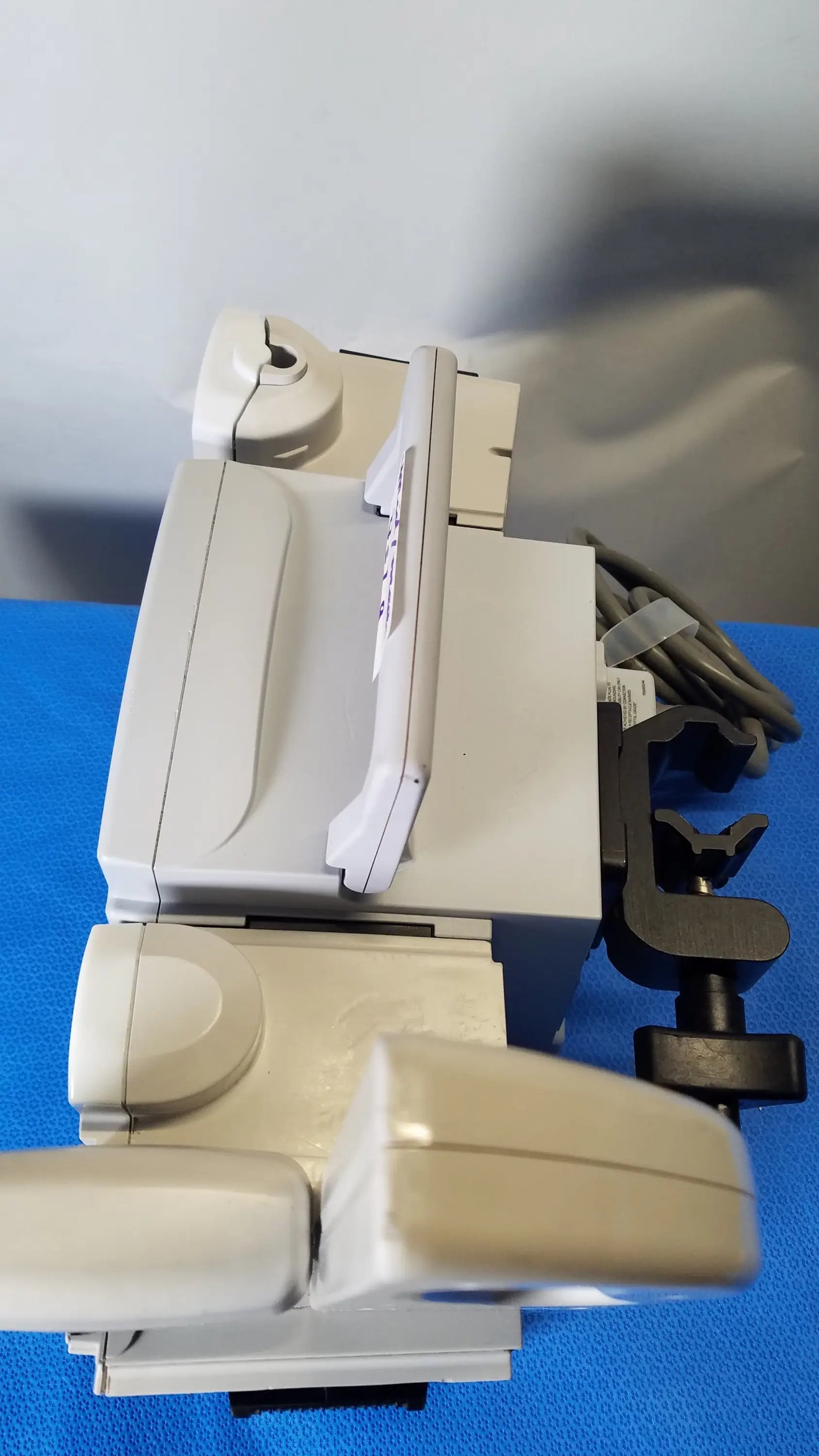 BD Alaris 8015 PC Pump With 2x 8100 Modules Modular Infusion Pump System, second-hand product photo 8