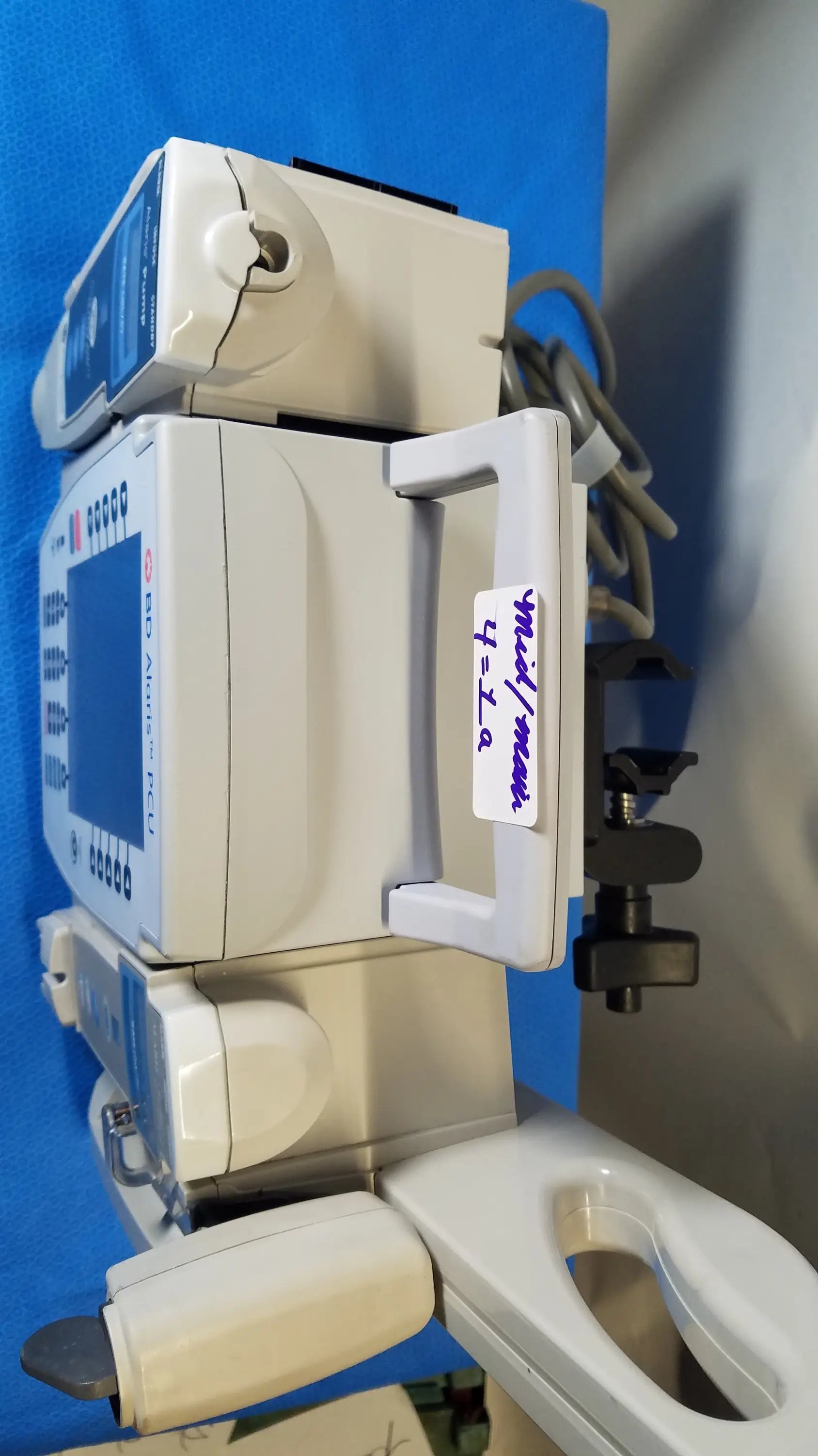 BD Alaris 8015 PC Pump With 2x 8100 Modules Modular Infusion Pump System, second-hand product photo 5