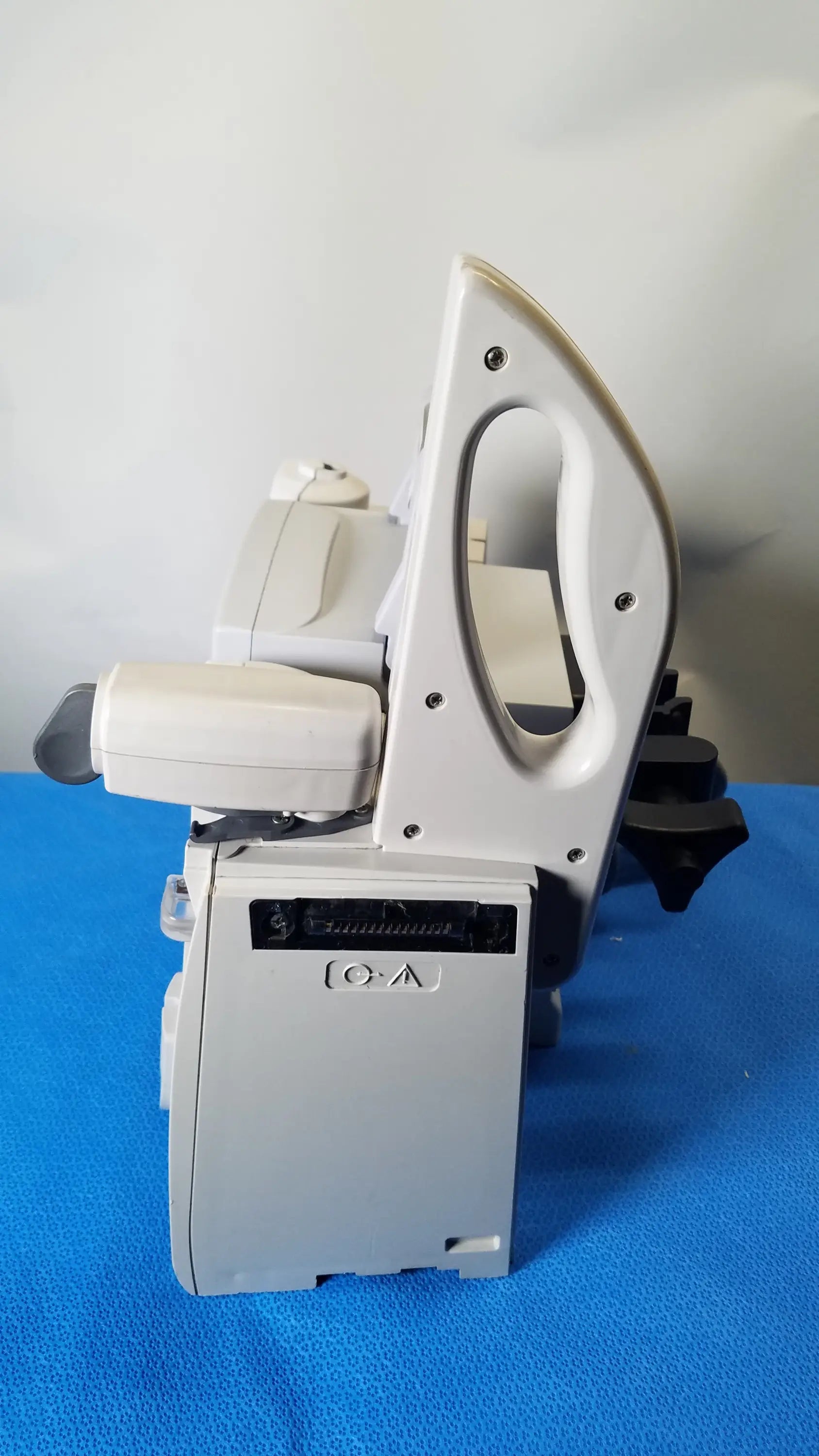 BD Alaris 8015 PC Pump With 2x 8100 Modules Modular Infusion Pump System, second-hand product photo 6