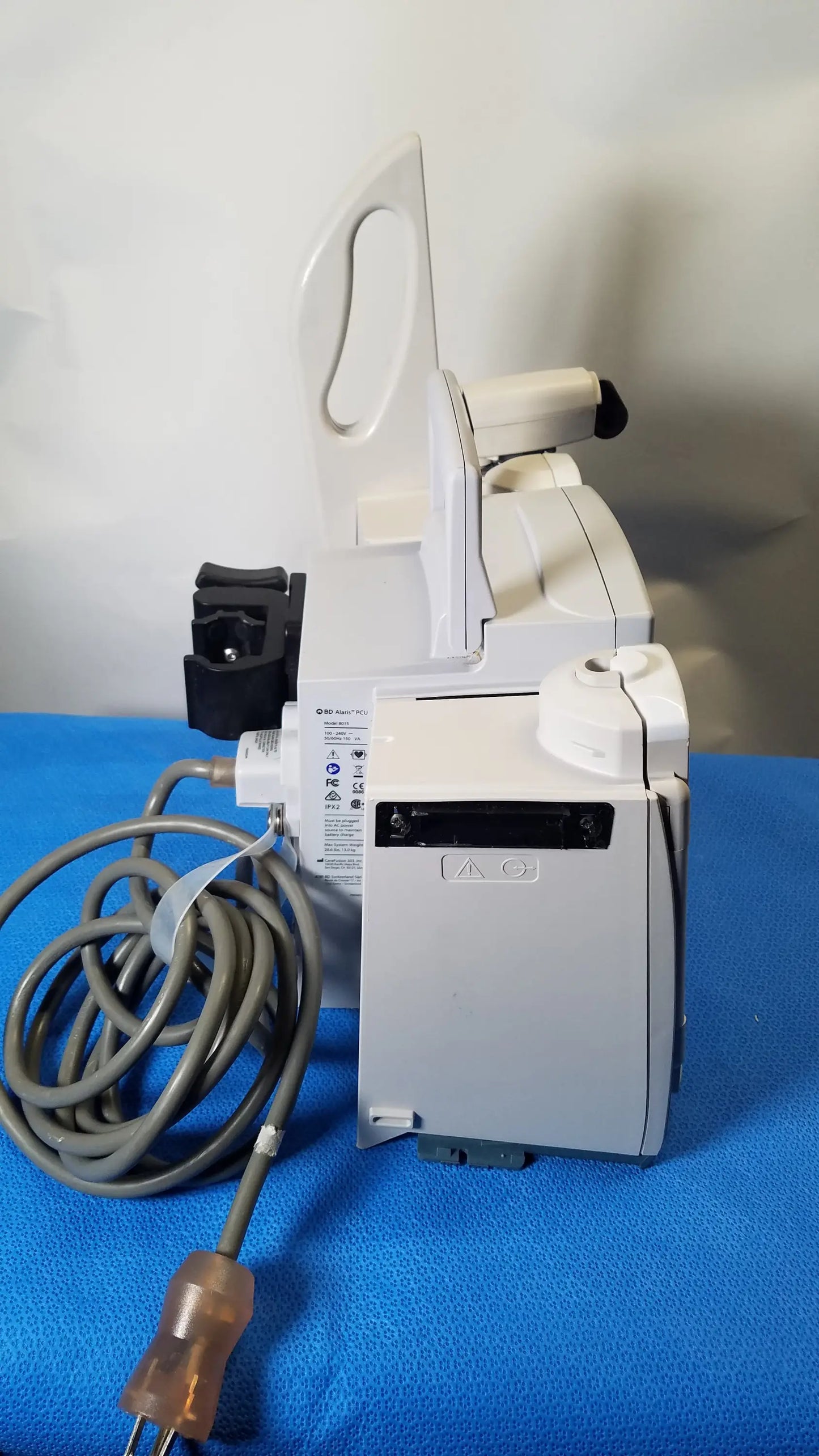 BD Alaris 8015 PC Pump With 2x 8100 Modules Modular Infusion Pump System, second-hand product photo 15
