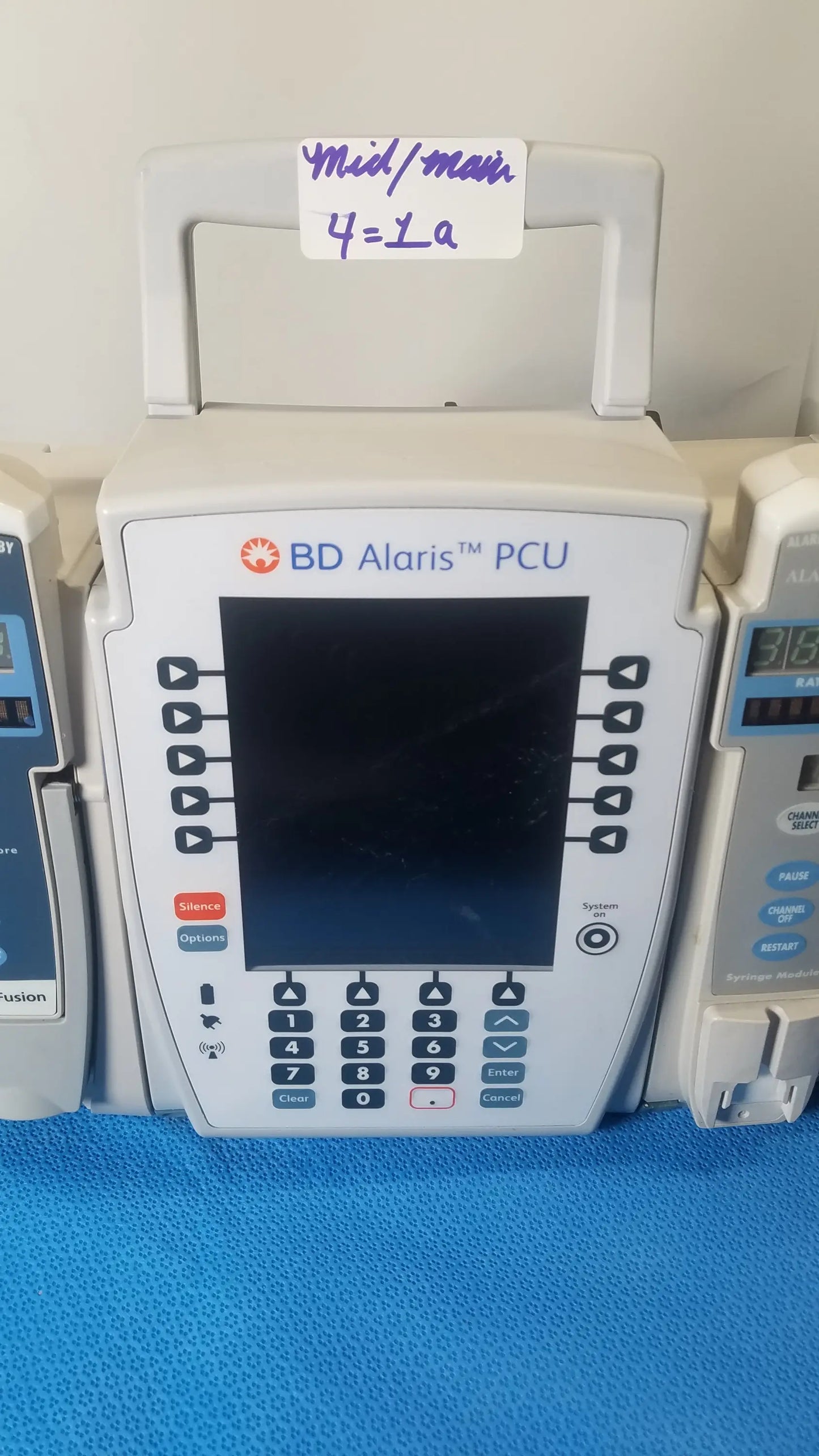 BD Alaris 8015 PC Pump With 2x 8100 Modules Modular Infusion Pump System, second-hand product photo 2
