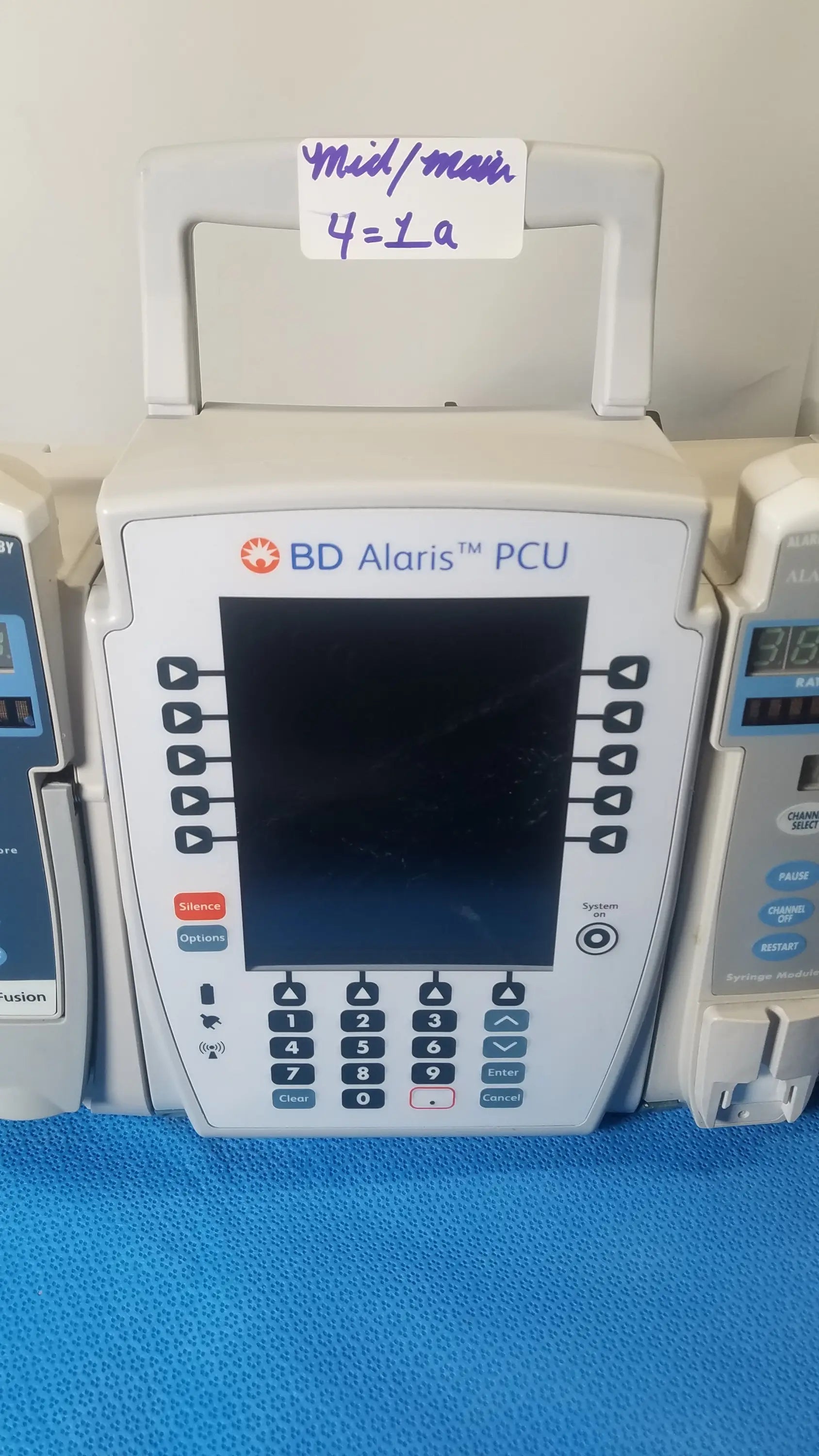BD Alaris 8015 PC Pump With 2x 8100 Modules Modular Infusion Pump System, second-hand product photo 2