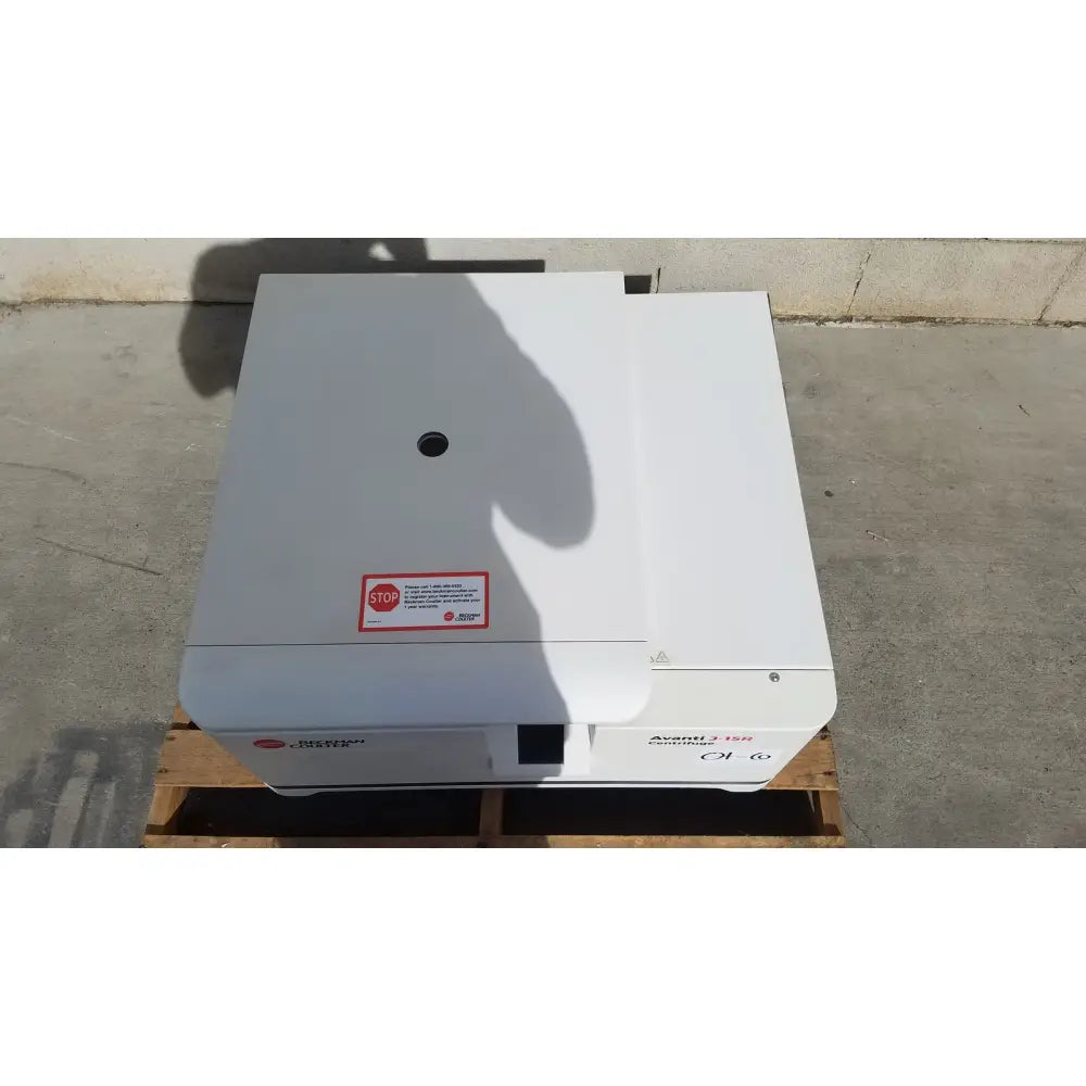 White avanté 150 qi-6 analytical instrument with circular top opening for precise analysis by beckman coulter avanti