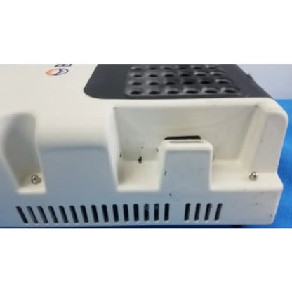 Becton Dickinson & Company BD Prewarm Heater Ref 442950 Prewarm Heater, second-hand product photo 3