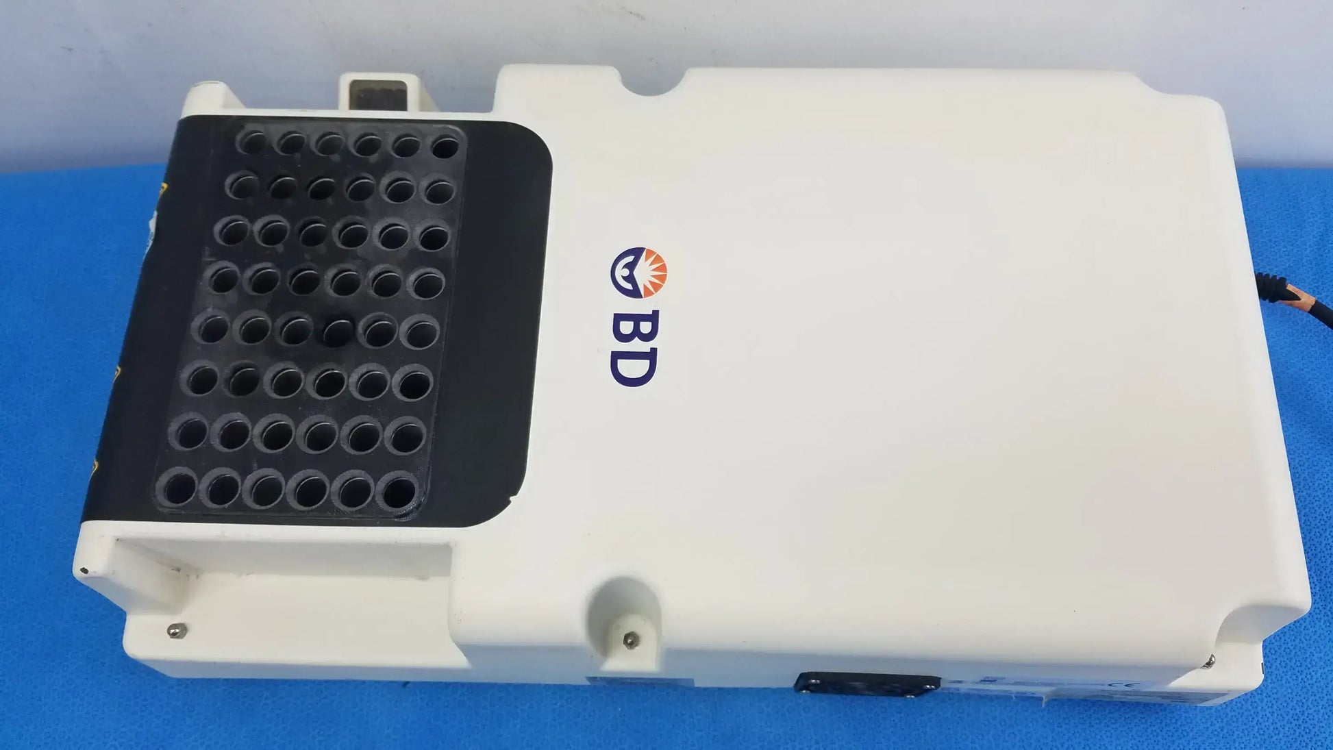Becton Dickinson & Company BD Prewarm Heater Ref 442950 Prewarm Heater, second-hand product photo 10