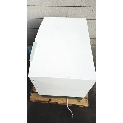 White rectangular becton dickinson facscalibur flow cytometer with smooth surface and rounded edges on wooden pallet