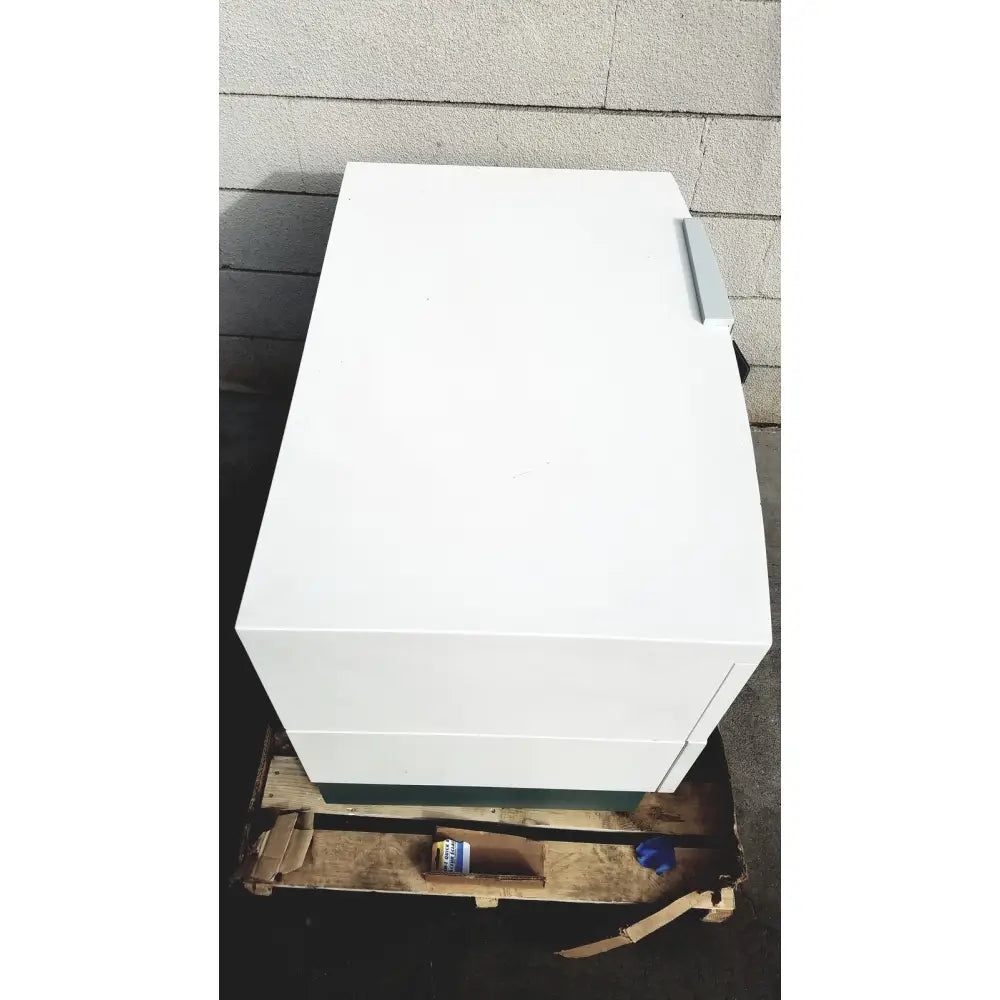 White rectangular Becton Dickinson FACSCalibur flow cytometer with a gray handle and green base for laboratory use