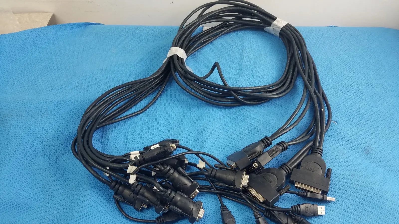 Reuse Medical Belkin F1D9401-06 OmniView Dual-Port PS/2 VGA USB KVM Cable Power Cables & Connectors, second-hand product photo 1