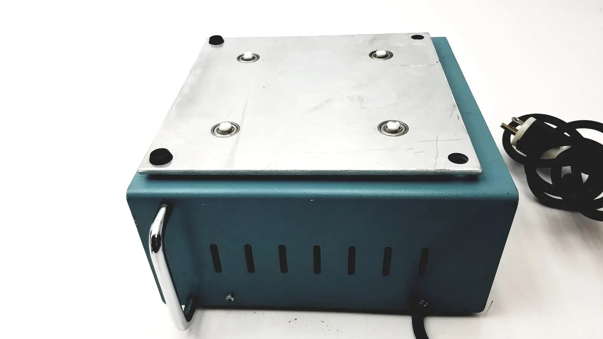 Teal bellco orbital shaker 7744-02020 with silver metal plate and vertical ventilation slots on side as-is condition