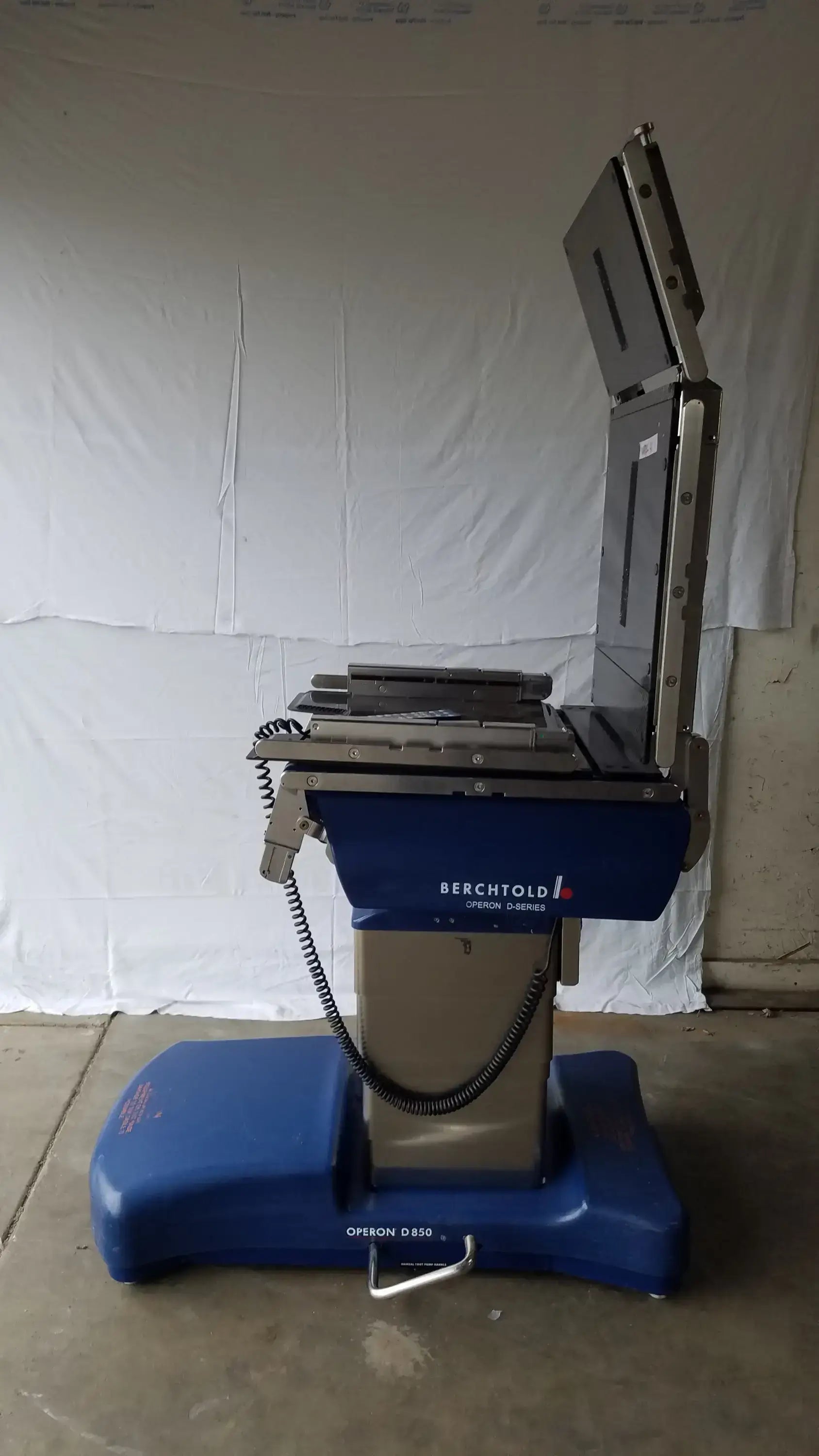 Reuse Medical Equipment Berchtold Operon D850 Surgical Table Base OEM Medical Equipment General Surgery Surgical Tables, second-hand product photo 1