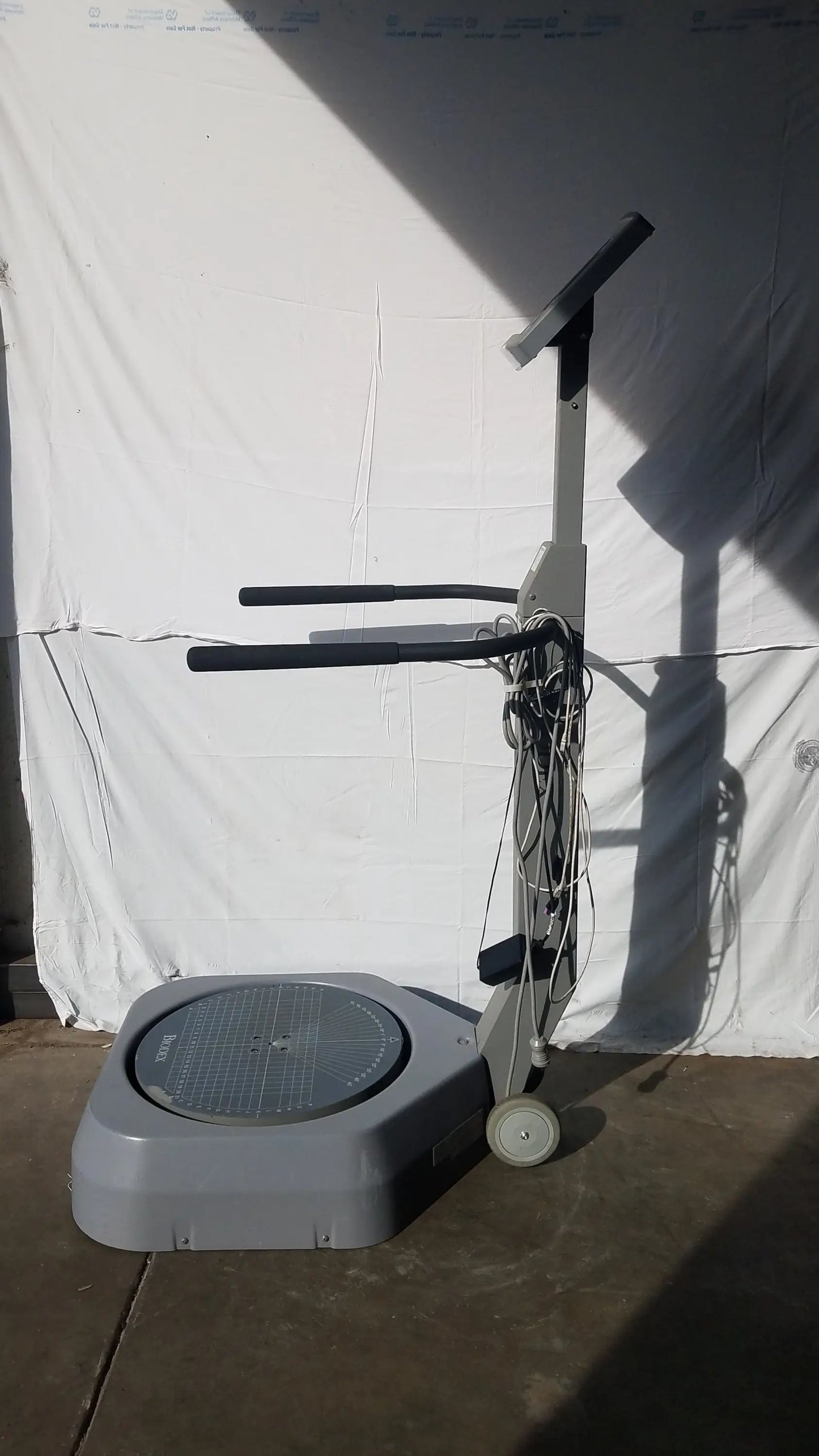Gray metal biodex 950-300 balance system sd with adjustable handles and circular platform for balance assessment serial number 0705499
