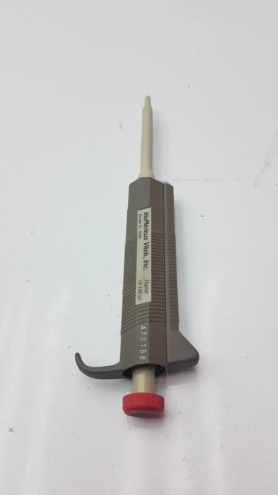 Biomerieux Vitek Digital 10-100 uL, Recorder No 30506 Digital Pipette, second-hand product photo 3