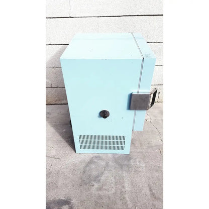 Light blue metal constant temperature cabinet with keyhole and vent grille blue m ov-472a-3 electric oven