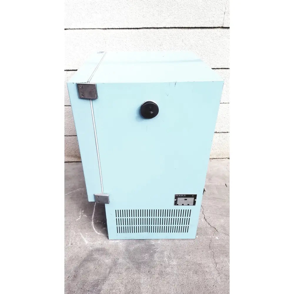 Light blue metal constant temperature cabinet with black handle and vent grille for blue m ov-472a-3 oven