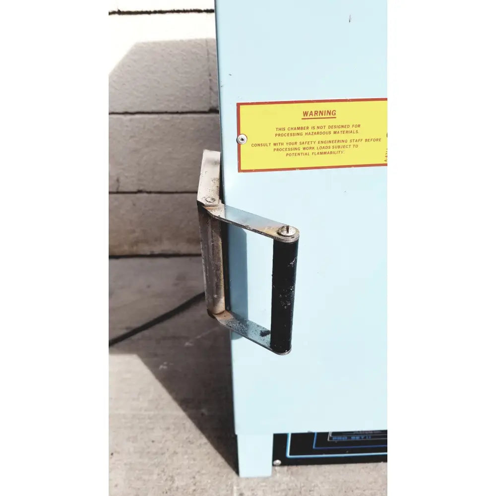 Light blue industrial electric oven ov-472a-3 with black metallic handle for constant temperature control