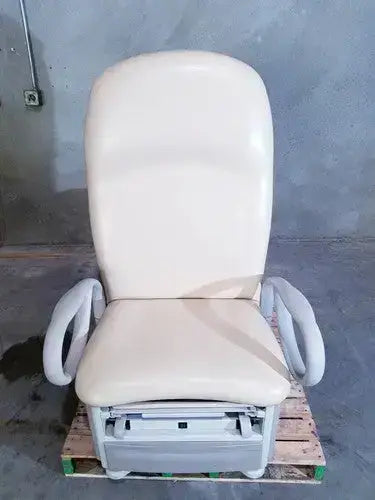 Brewer Access High/Low Model 6501 Power Exam Table with Stirrups And Foot Pedal Power Exam Table, second-hand product photo 4
