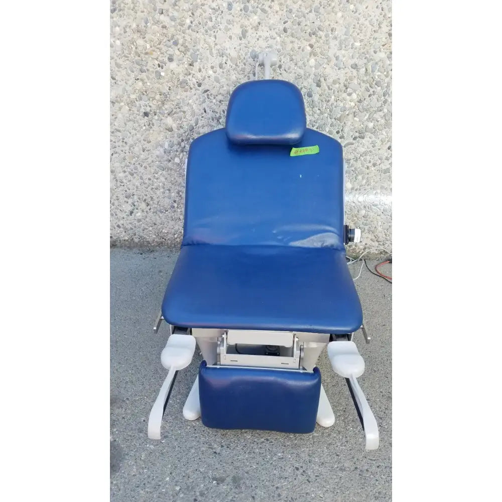 Reuse Medical Brewer Power Exam Chair with Foot Switch – 60 Hz Examination & Operation Tables, second-hand product photo 1