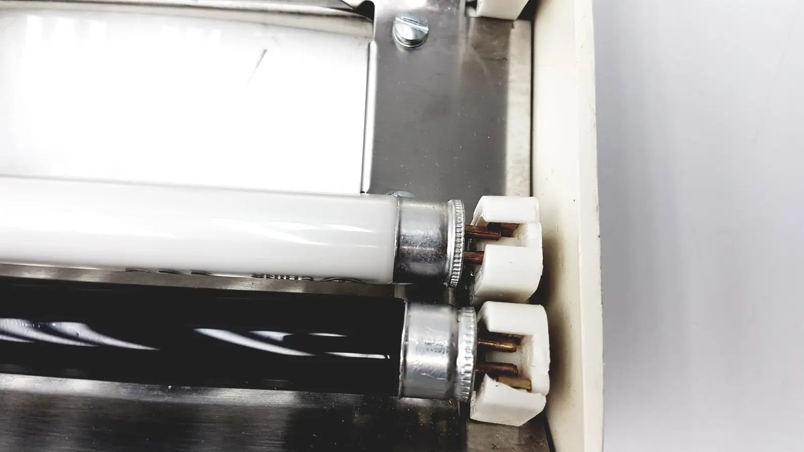 Burton Luxo Medical Products Ultraviolet UV Light Medical UV Light, as-is (for parts) product photo 9