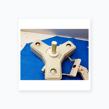 White plastic burton medical outpatient ii coolspot ii examination light with three adjustable heads and wall mount assembly medical equipment