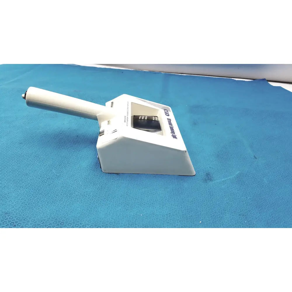 White plastic handheld dustpan with handle and transparent window for burton ultraviolet examining light use