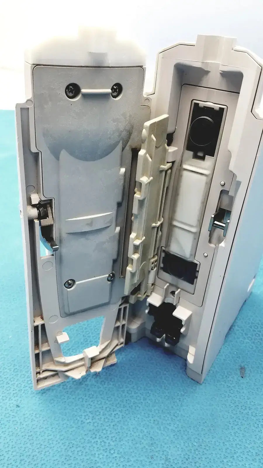 Cardinal Health Alaris Pump - 8100 Infusion Pump, as-is (for parts) product photo 4