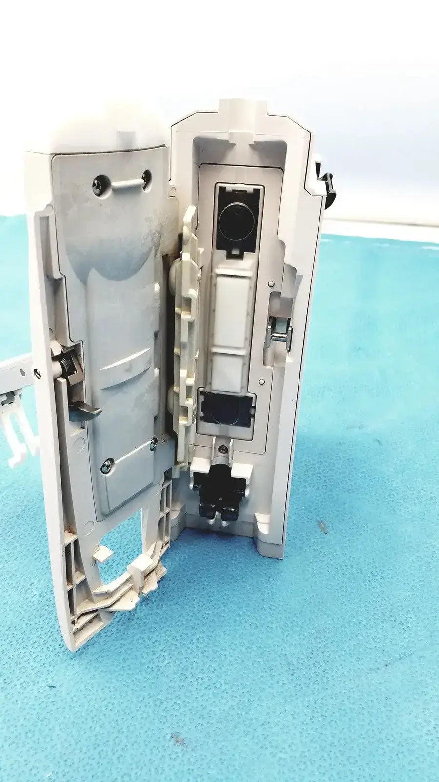 Cardinal Health Alaris Pump - 8100 Infusion Pump, as-is (for parts) product photo 3