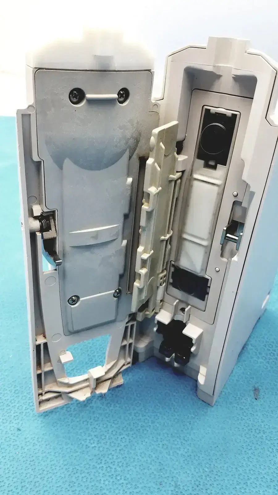 Cardinal Health Alaris Pump - 8100 Infusion Pump, as-is (for parts) product photo 4