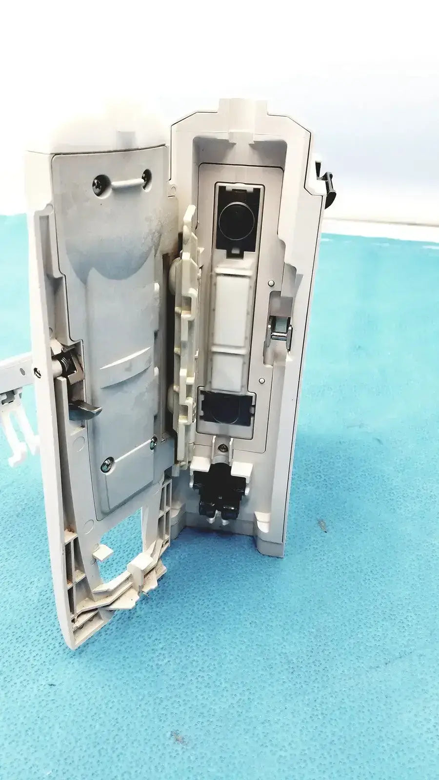 Cardinal Health Alaris Pump - 8100 Infusion Pump, as-is (for parts) product photo 3