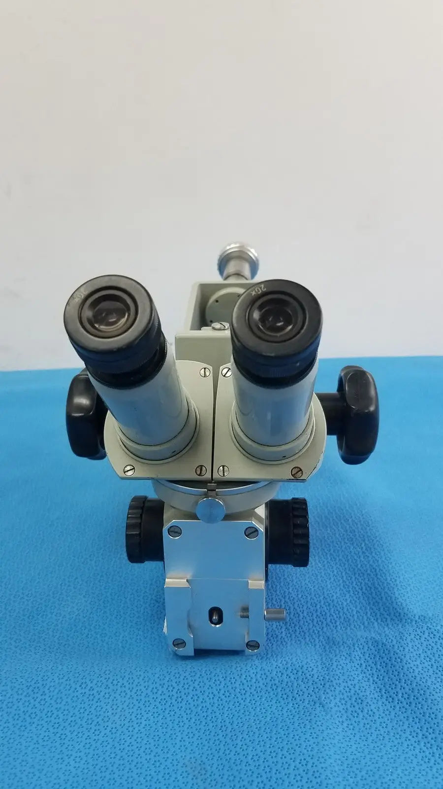 Reuse Medical Carl Zeiss 27281 Germany Binocular Microscope Head with 20x Eyepieces Other Medical & Lab Equipment, second-hand product photo 1