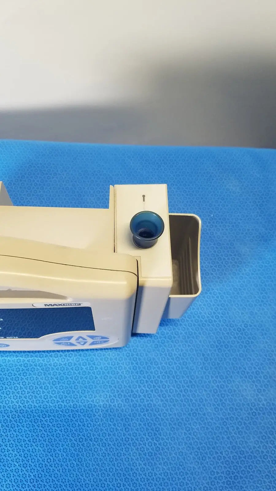 Beige and blue casmed 740 max nibp vital signs monitor with a dark blue circular component on top