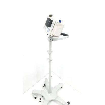 White medical infusion pump patient monitor spo2 casmed 740 with digital display and rolling stand for hospital use