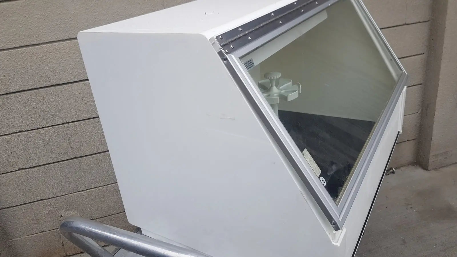 CBS Scientific P-036-202 PCR Workstation Dead Air Box, UV & Fluorescent Lighting PCR Workstation, second-hand product photo 4