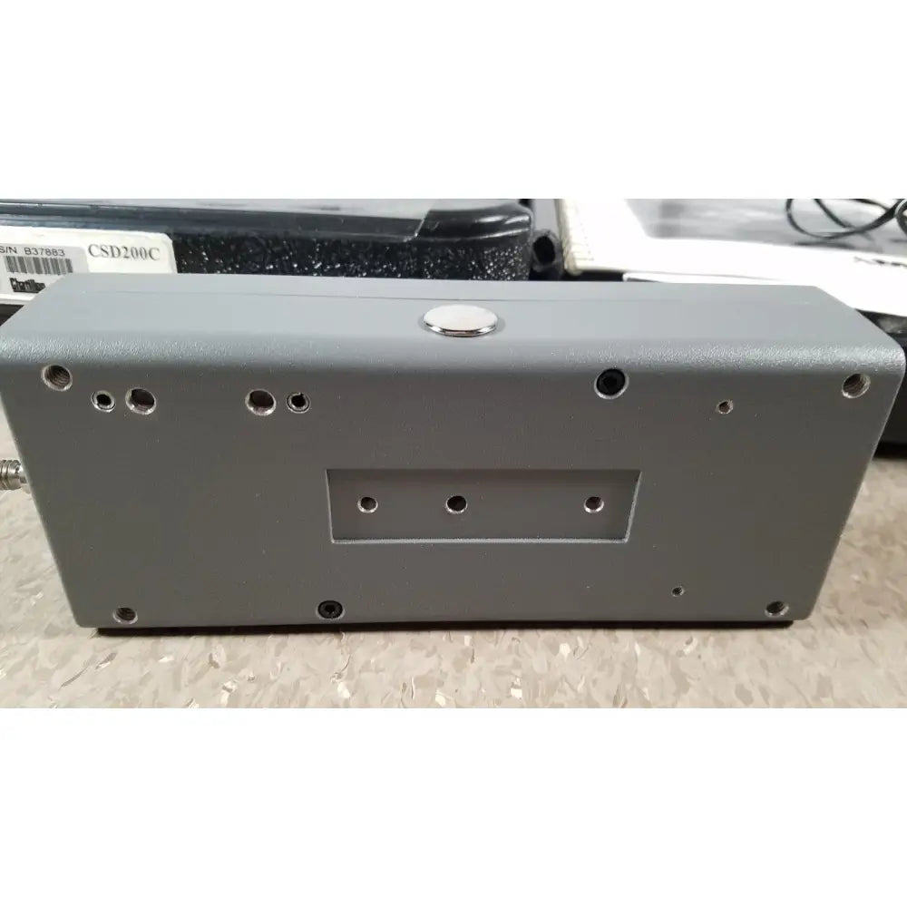 Gray rectangular chaltilon csd200 dynamometer with silver button and ventilation holes for reuse medical applications