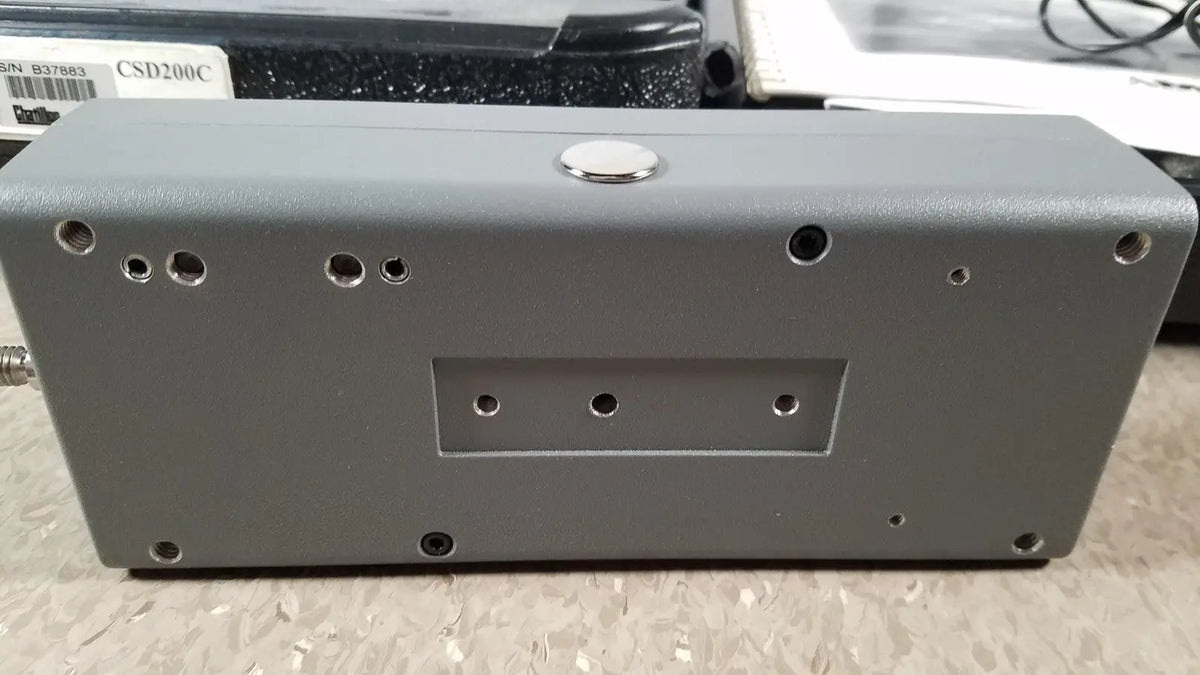 Gray rectangular chaltilon csd200 dynamometer with silver button and ventilation holes for reuse medical applications