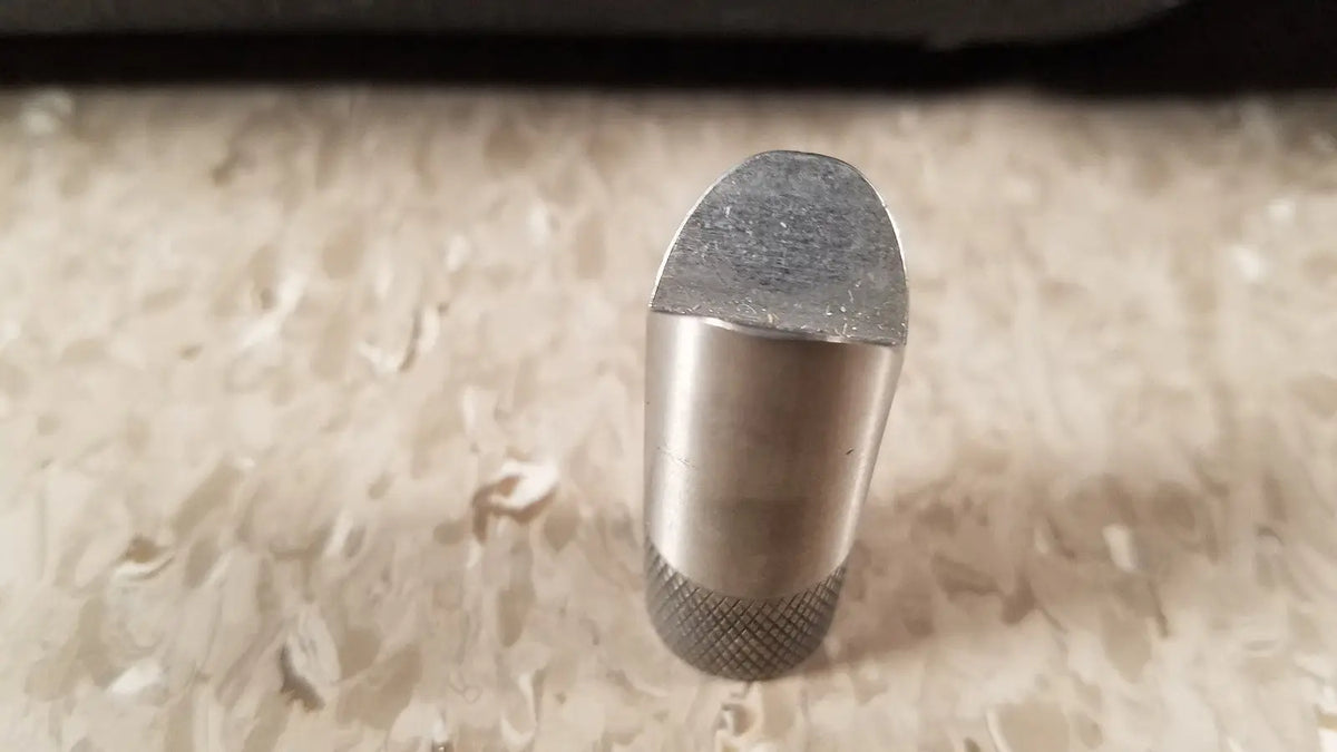 Silver-toned metal chaltilon csd200 dynamometer with textured knurled base and flat worn top for reuse medical applications