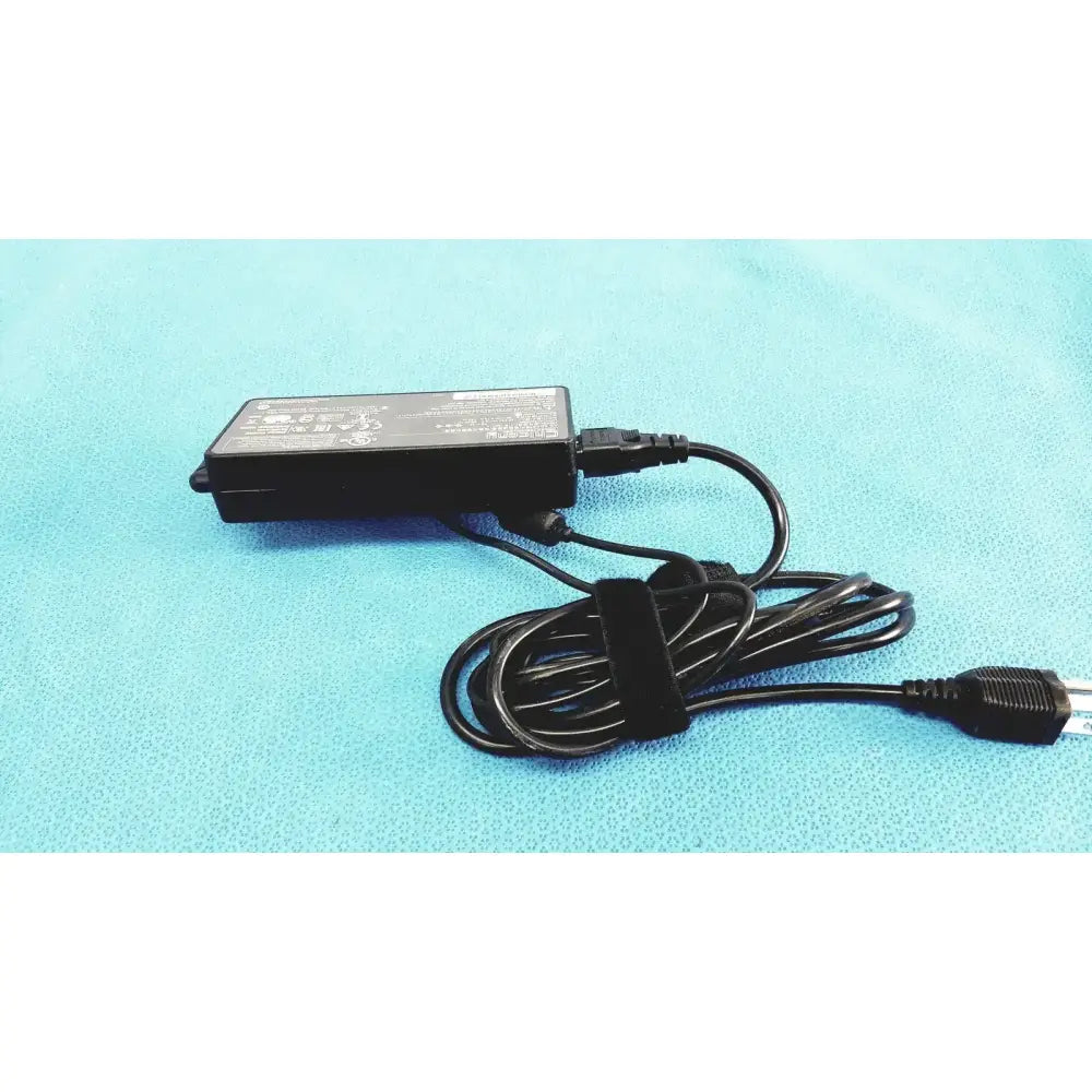 Chicony Power Technology AC Adapter with Power Cord - A16-135P1A AC Adapter, second-hand product photo 5