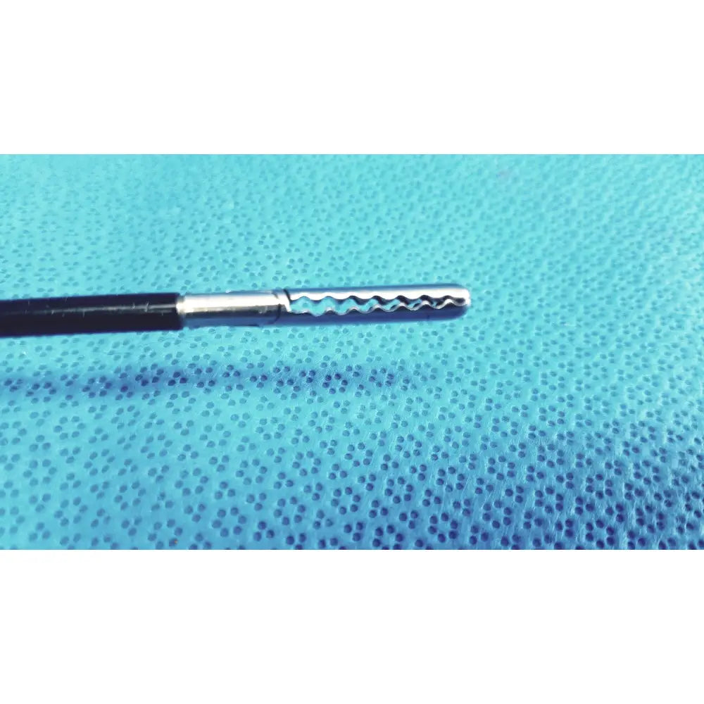 Silver claw gasper surgical retractor with black handle and serrated wave-like tip for reuse medical laparoscopic instruments