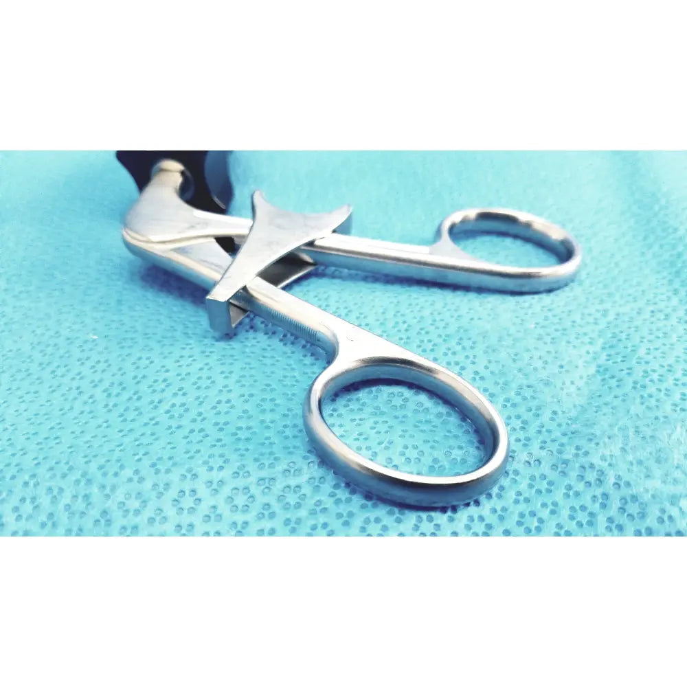 Stainless steel claw gasper surgical forceps with polished finish and ergonomic handles for reuse medical and laparoscopic instruments