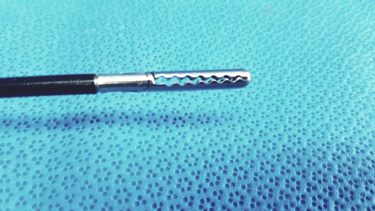 Silver claw gasper surgical retractor with black handle and serrated wave-like tip for reuse medical laparoscopic instruments