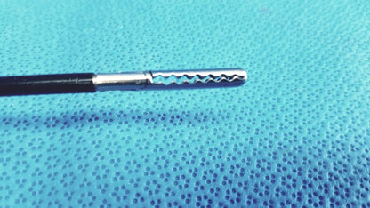 Silver claw gasper surgical retractor with black handle and serrated wave-like tip for reuse medical laparoscopic instruments