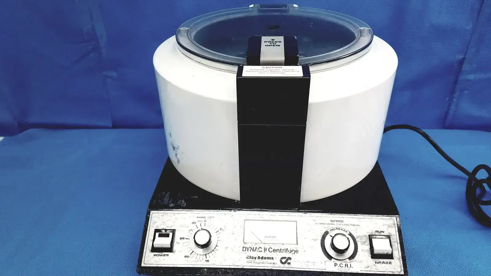 Clay Adams 0103 Dynac II Laboratory Centriifuge Laboratory Centrifuge, second-hand product photo 1