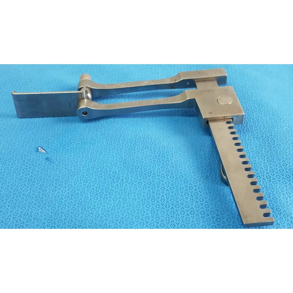 Reuse Medical Codman 8504N Finochietto Retractor USA Stainless Steel Surgical & Orthopedic Instruments, second-hand product photo 1