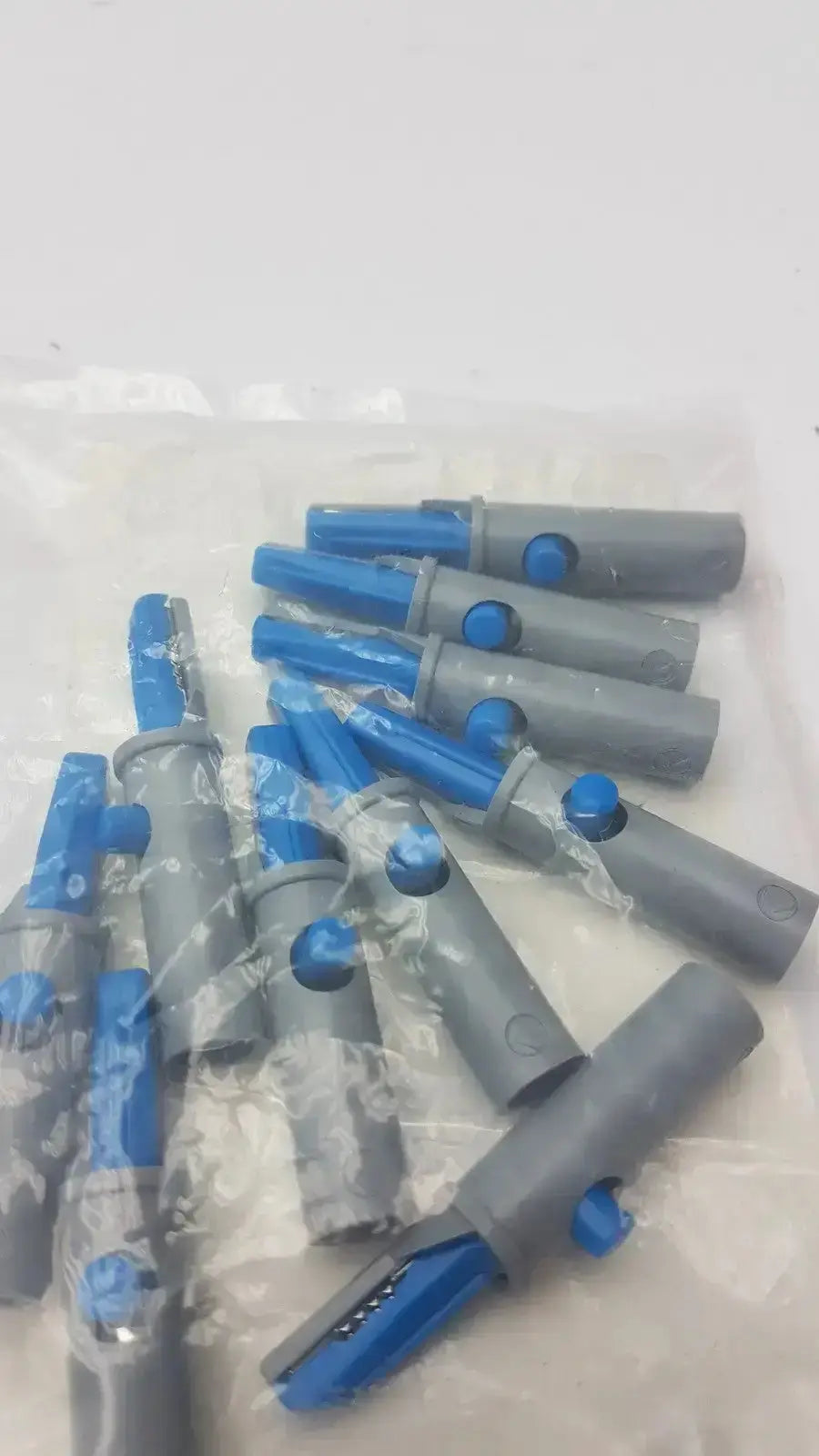 Conmed Banana Adapter 10/Pk Ref: HPH-BLUE Electrosurgical Adapter, second-hand product photo 8