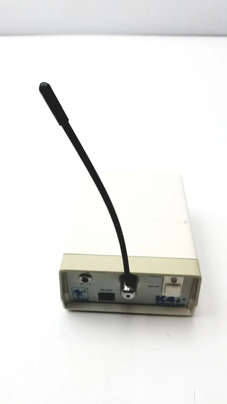 Beige rectangular Cosmed K4 B2 metabolic electronic device with black flexible antenna for reuse medical applications