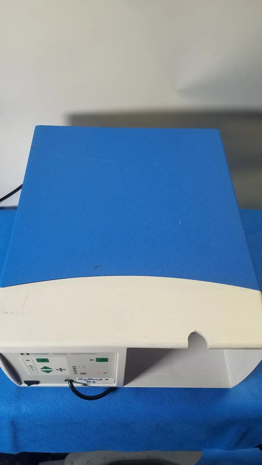 Blue and white covidien se3690 smoke evacuator medical device with control panel on the side for surgical smoke removal